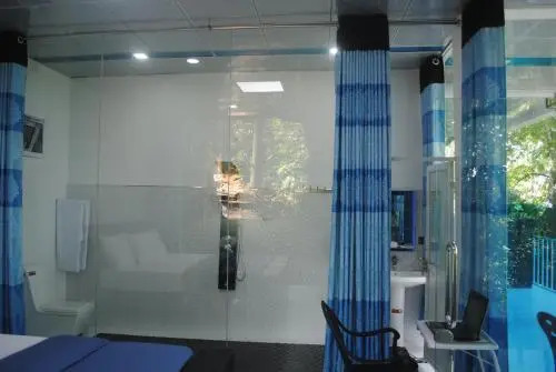 Ратнапура: Glass Rooms Accommodations Adam's peak