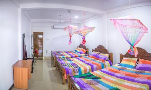Полоннарува: Singha Guest House