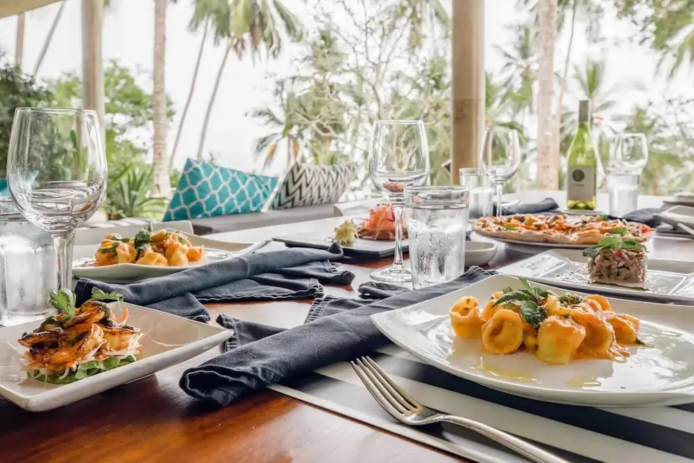 Тангалла: Sustainably Designed Villa Overlooking Indian Ocean