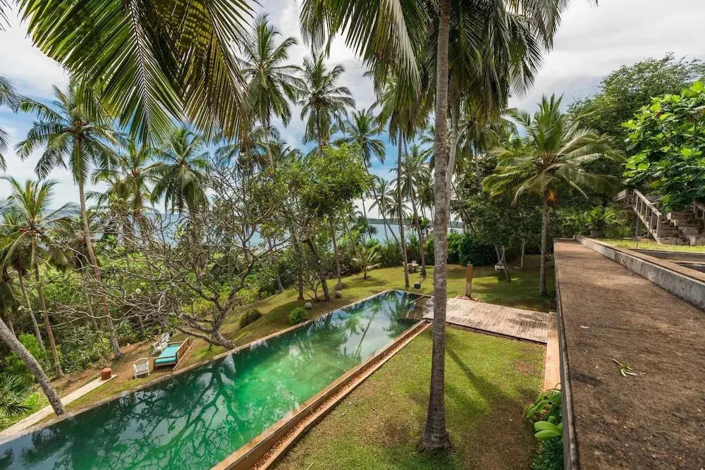 Тангалла: Sustainably Designed Villa Overlooking Indian Ocean