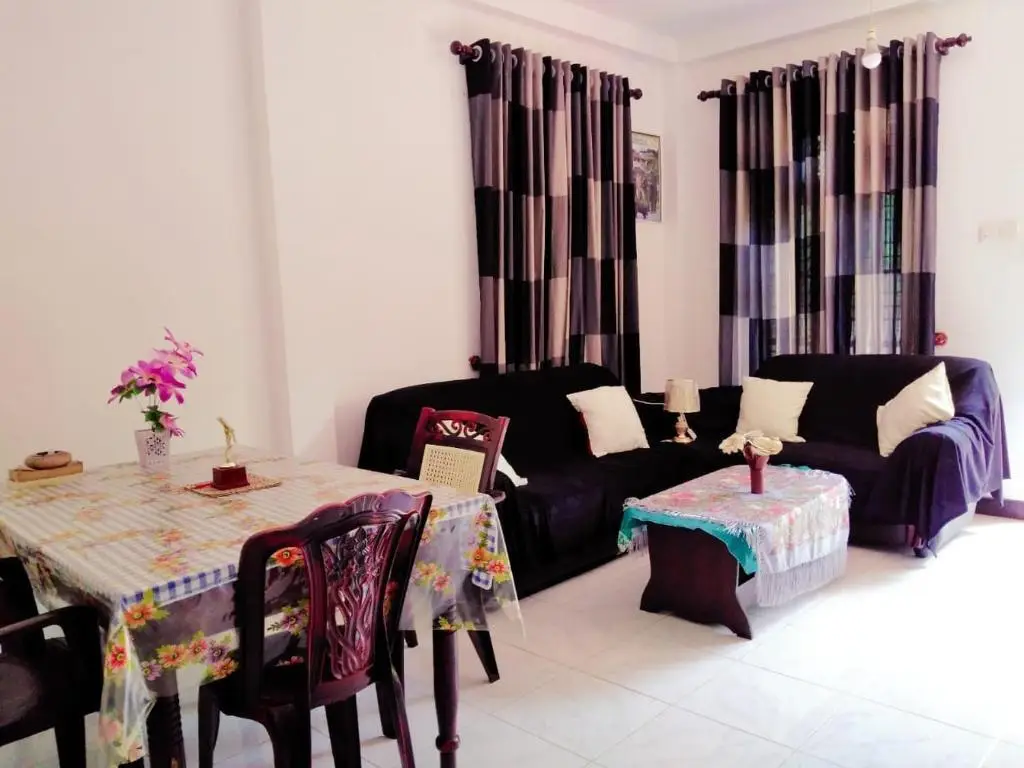 Хиккадува: Gamini House