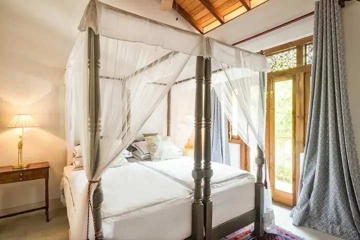 Годода: A Sophisticated Spacious Beach Villa With 20 Meter Water Slide