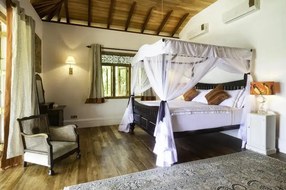 Годода: A Sophisticated Spacious Beach Villa With 20 Meter Water Slide