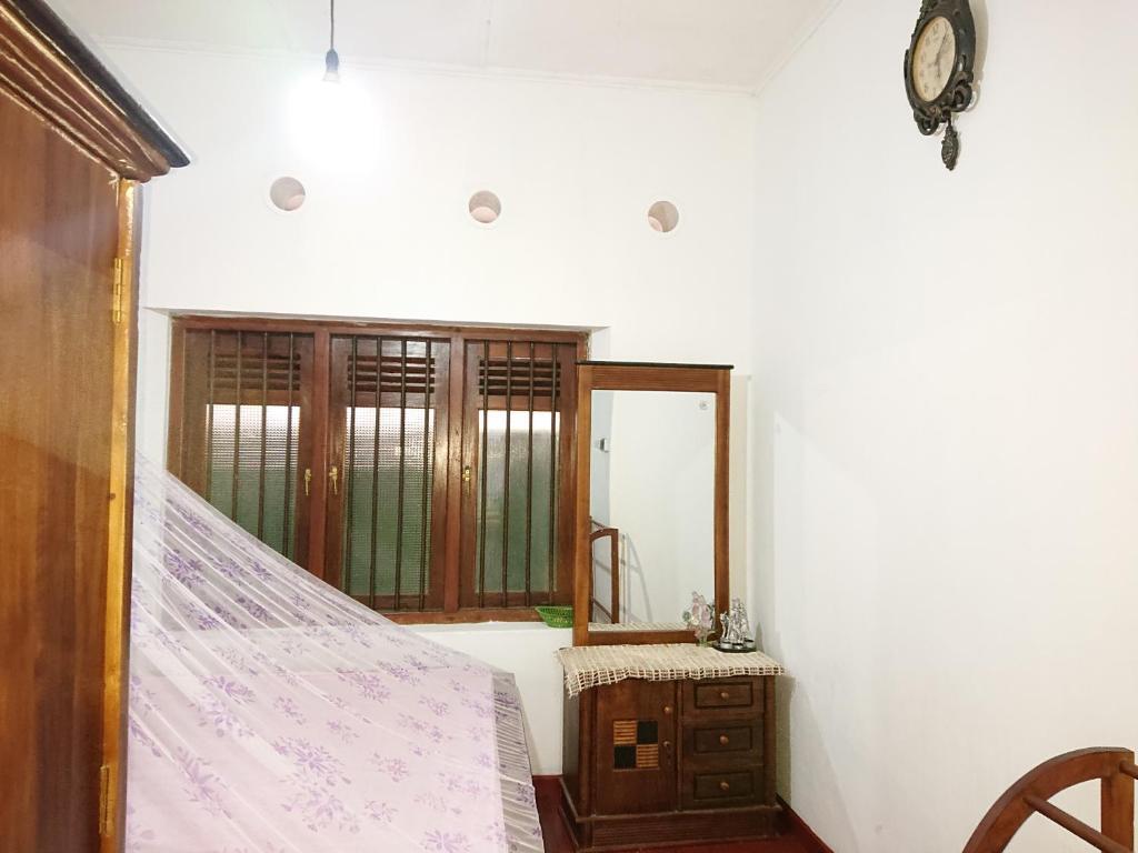 Унаватуна: More Attractive Wonderful 1950 Mid-century Home With Another Newly Built House