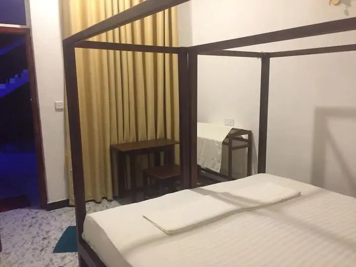 Аругам-Бэй: Sunset view beach hotel