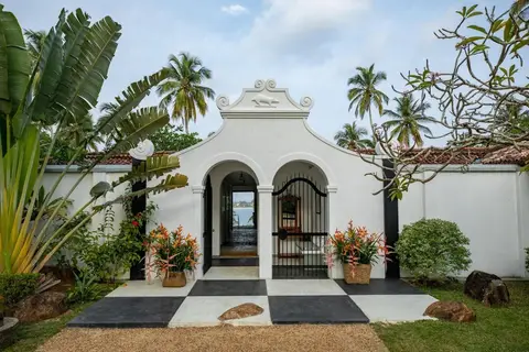 Spectacular Hilltop Beach Villa Located Next To A Surf Break — фото 1