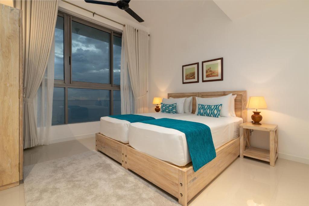 Галле: Oceanfront Condominiums Galle