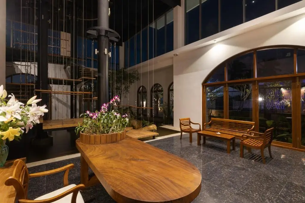 Галле: Oceanfront Condominiums Galle