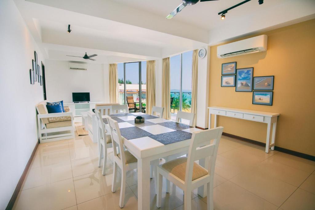 Нилавели: Oceanfront Condominiums Nilaveli