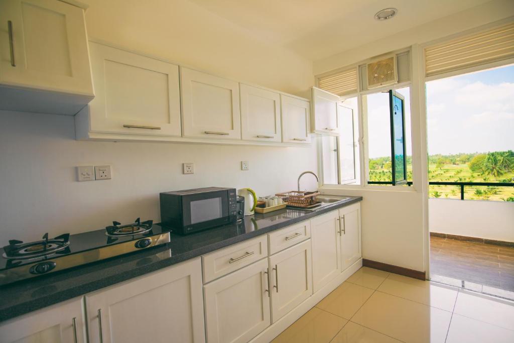 Нилавели: Oceanfront Condominiums Nilaveli