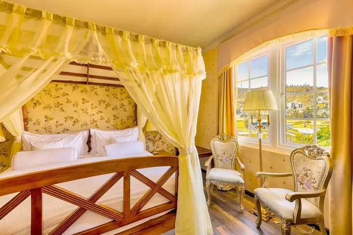 Нувара-Элия: The Westbury Palace