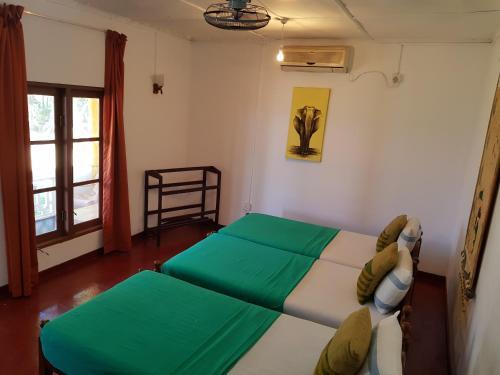 Хамбантота: Happy Beach Guest House