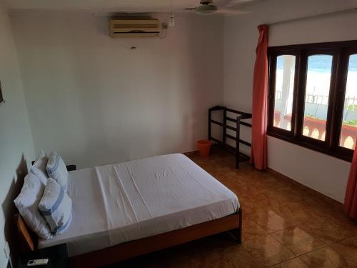 Хамбантота: Happy Beach Guest House