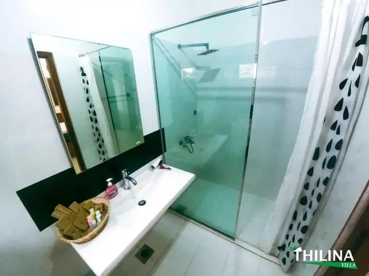 Канди: Thilina Villa