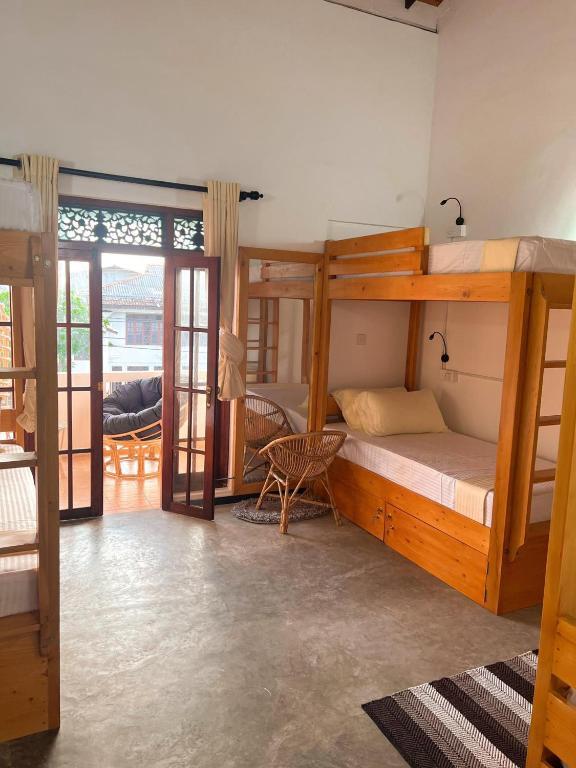 Хиккадува: Hummus Hostel & Restaurant