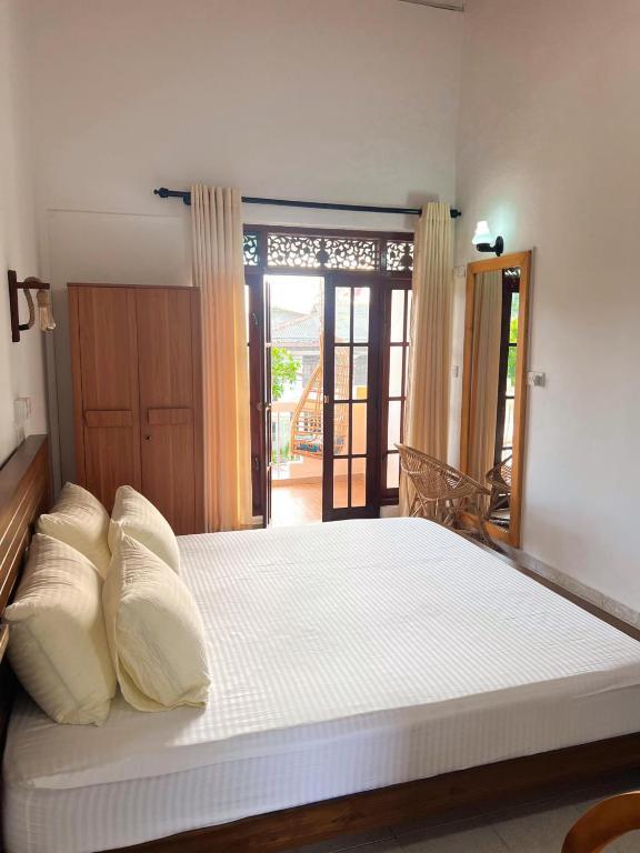 Хиккадува: Hummus Hostel & Restaurant