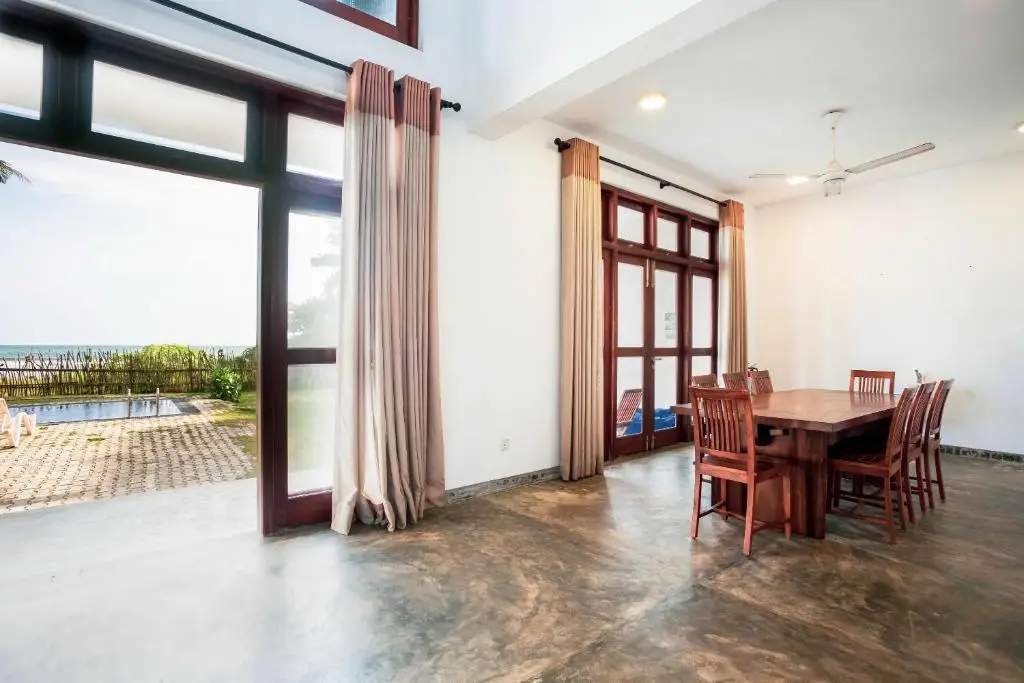 Велигама: 360 Surf Weligama Bay