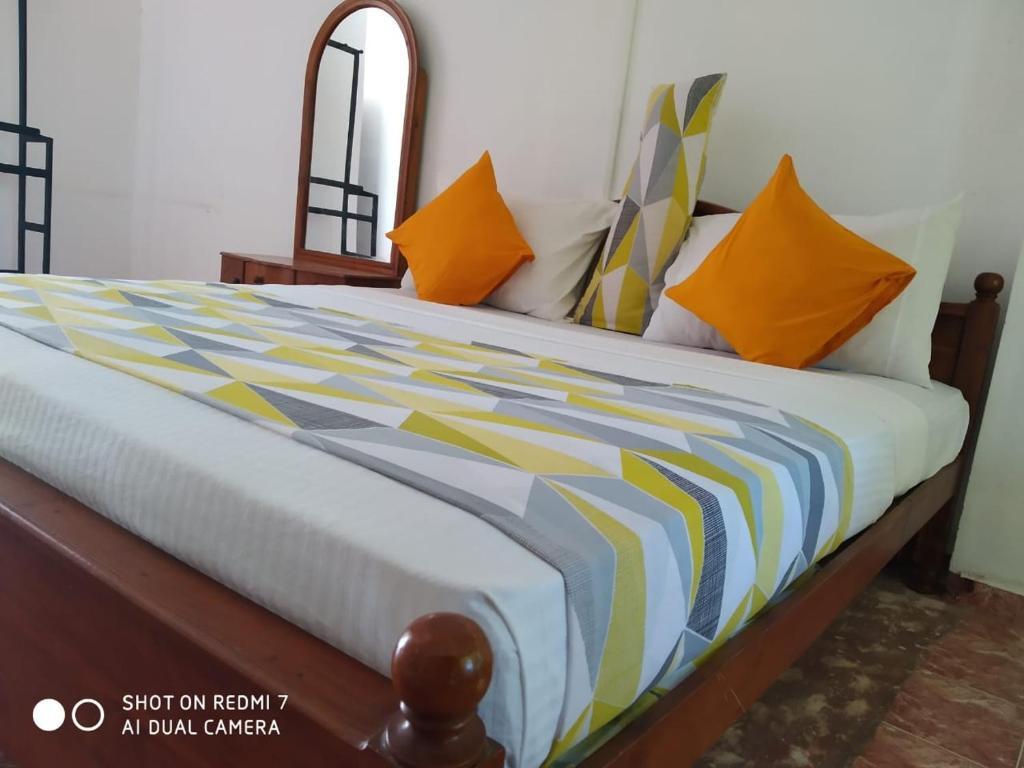 Тангалла: Edge Beach Hotel