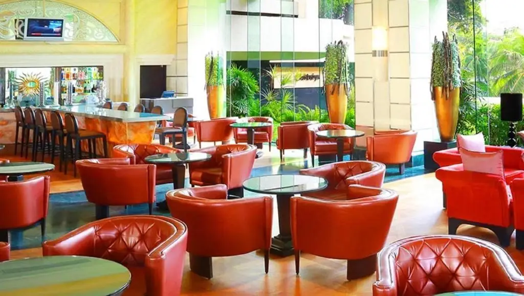 Коломбо: Sea View Monarch Apartment located within Cinnamon Grand Hotel Complex