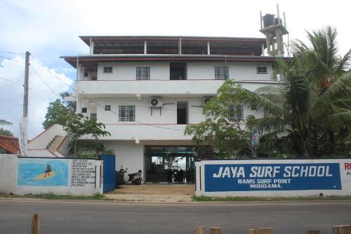 Ахангама: Jayanthi Surf Dreams