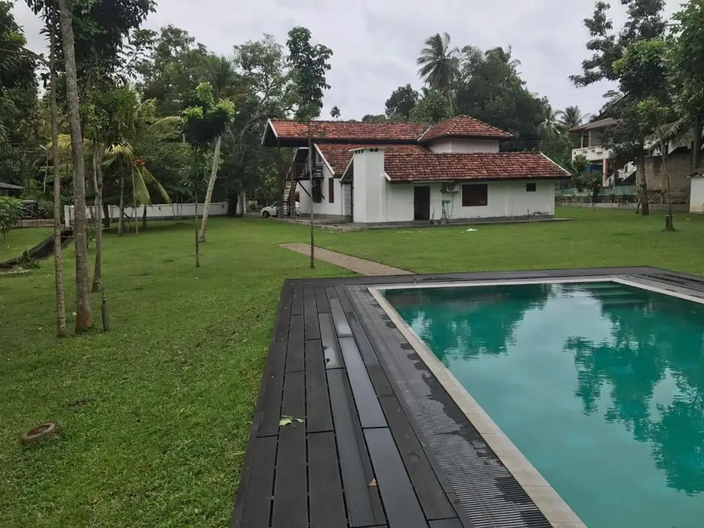 Ахангама: Villa Indrasiriya