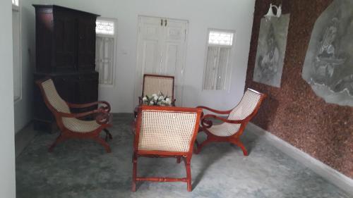 Хиккадува: Dahana Holiday House