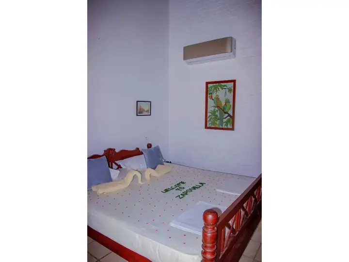 Ахунгалла: Zapo Villa