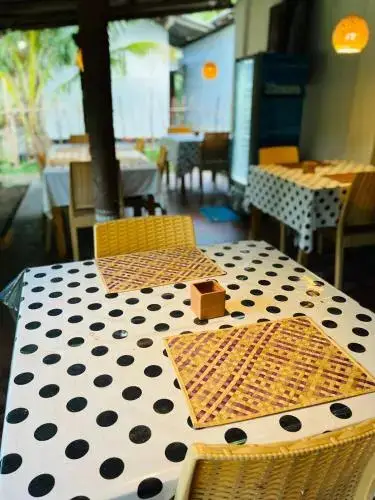 Унакурува: Dream Hut Cabanas @ Restaurant