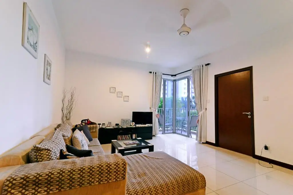 Коломбо: On 320 Apartment