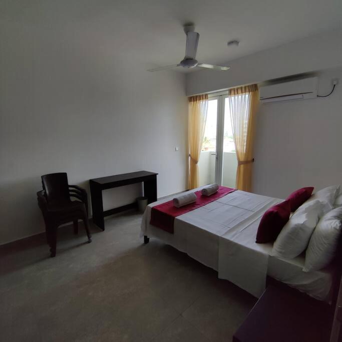 Гора Lavinia: 3 Bedroom Apartment in close proximity to Beach