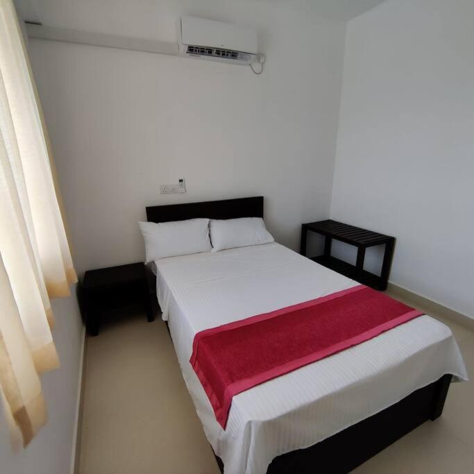 Гора Lavinia: 3 Bedroom Apartment in close proximity to Beach