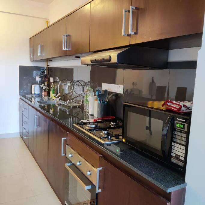 Гора Lavinia: 3 Bedroom Apartment in close proximity to Beach