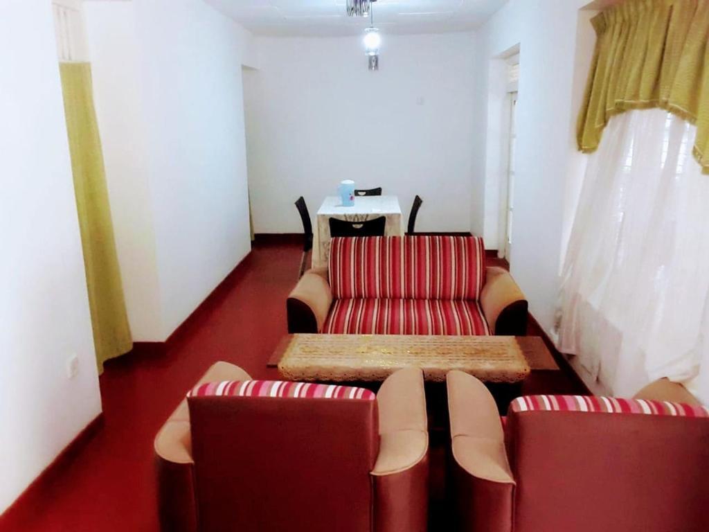 Элкадува: Elkaduwa Bungalow With Natural Pool Sleeps 15