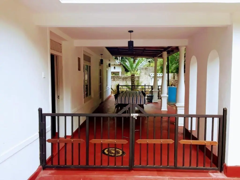 Элкадува: Elkaduwa Bungalow With Natural Pool Sleeps 15