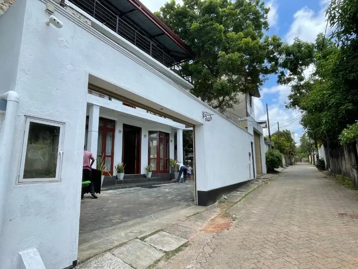 Келания: Welaratne Apartment