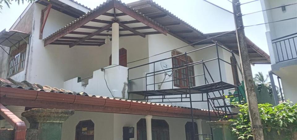 Унаватуна: Subhas Apartment