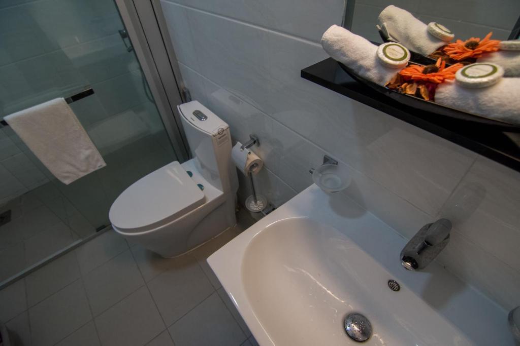 Гора Lavinia: Sea View Fully Furnished 2BR Luxury Apartment
