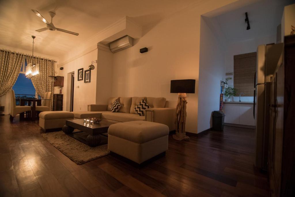 Гора Lavinia: Sea View Fully Furnished 2BR Luxury Apartment