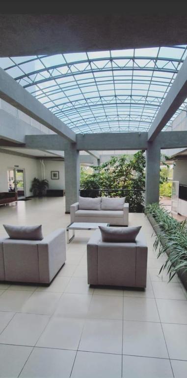 Котикаватта: Orchid Apartments 2, Top Most Floor Apartment