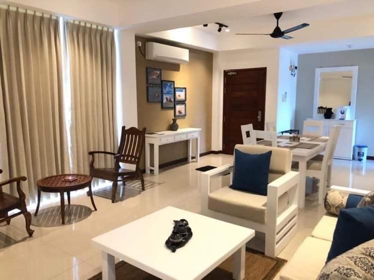 Нилавели: Apartment314 Oceanfront condos Nilaveli