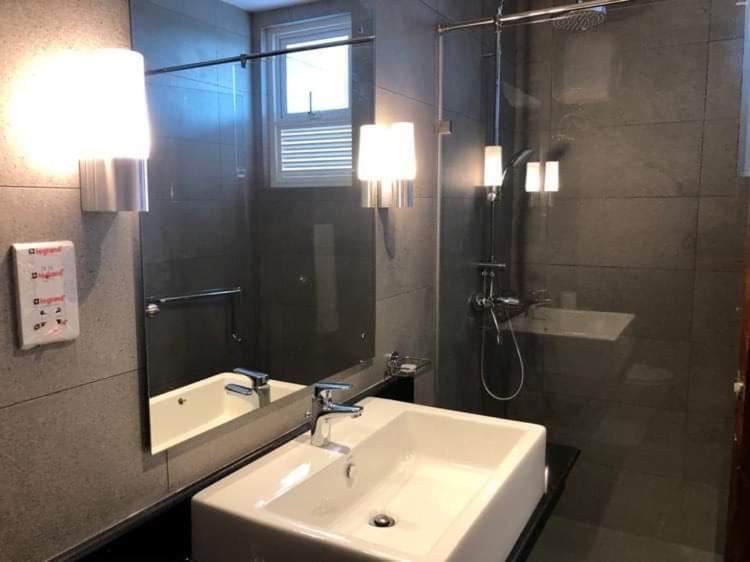 Нилавели: Apartment314 Oceanfront condos Nilaveli