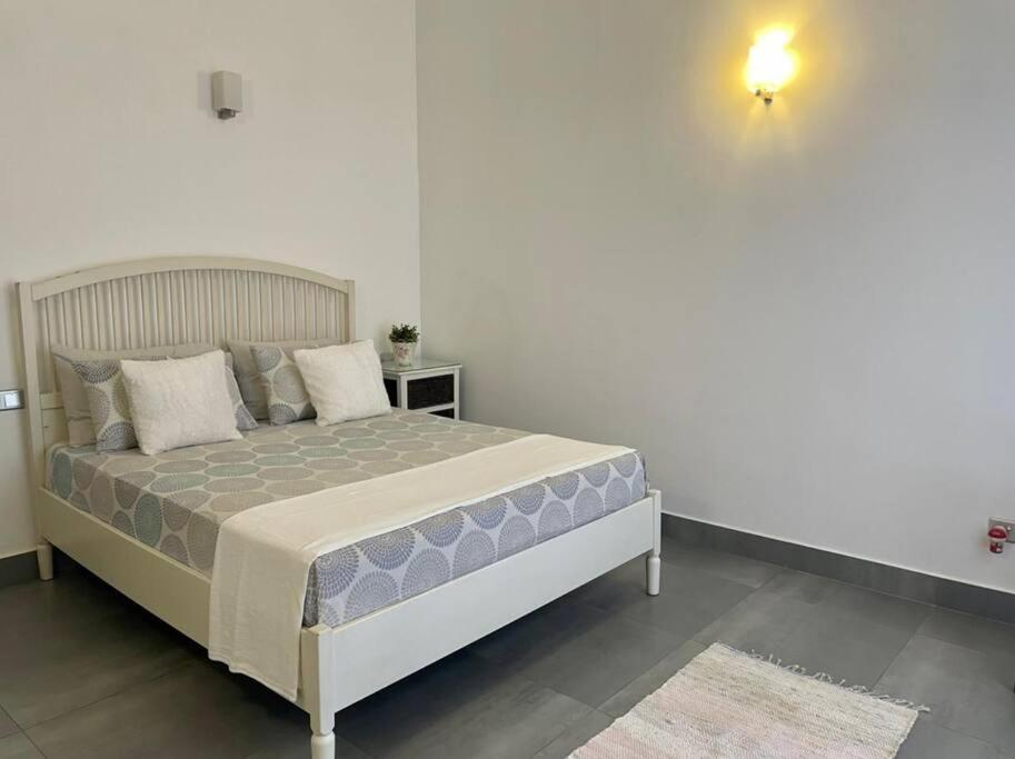 Панадура: Lovely 2-bedroom holiday home with free parking.