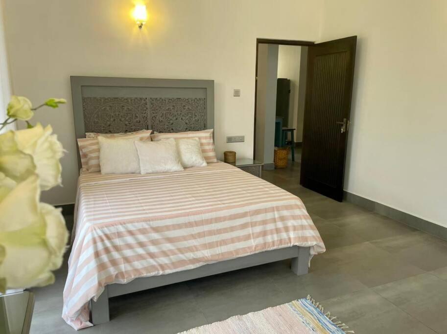 Панадура: Lovely 2-bedroom holiday home with free parking.
