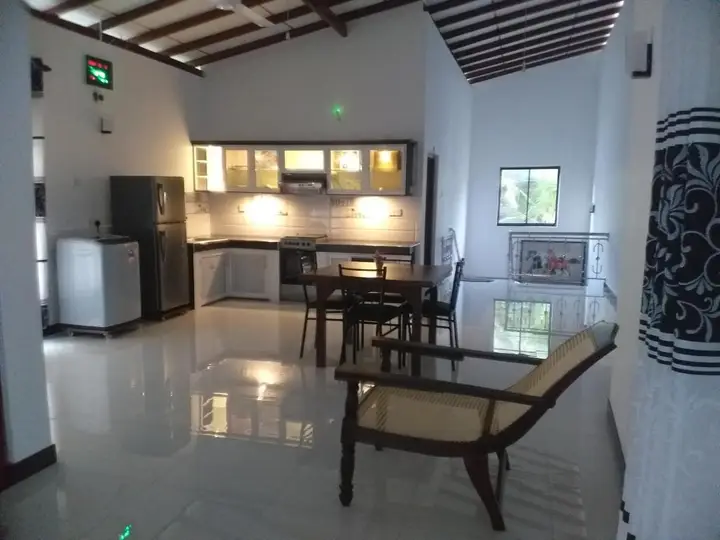 Унакурува: White Queen Residence