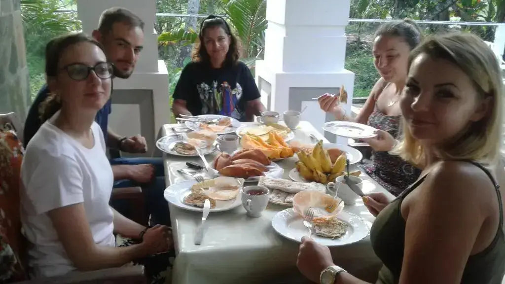 Катунаяке: House of Richness
