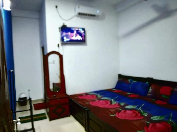 Катарагама: New Dinu Holiday Inn