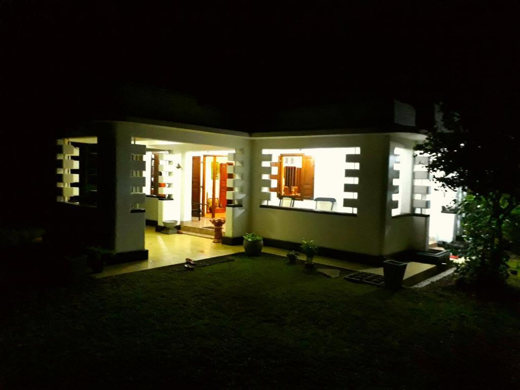 Девинувара: Cinnamon Estate Villa