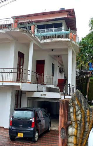 Канди: Hotel In Kandy Near By Lake Sleeps 38