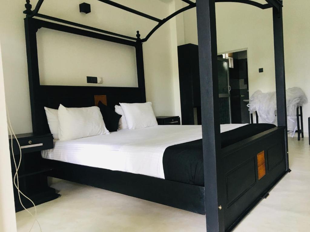 Велигама: R 1 River Villa