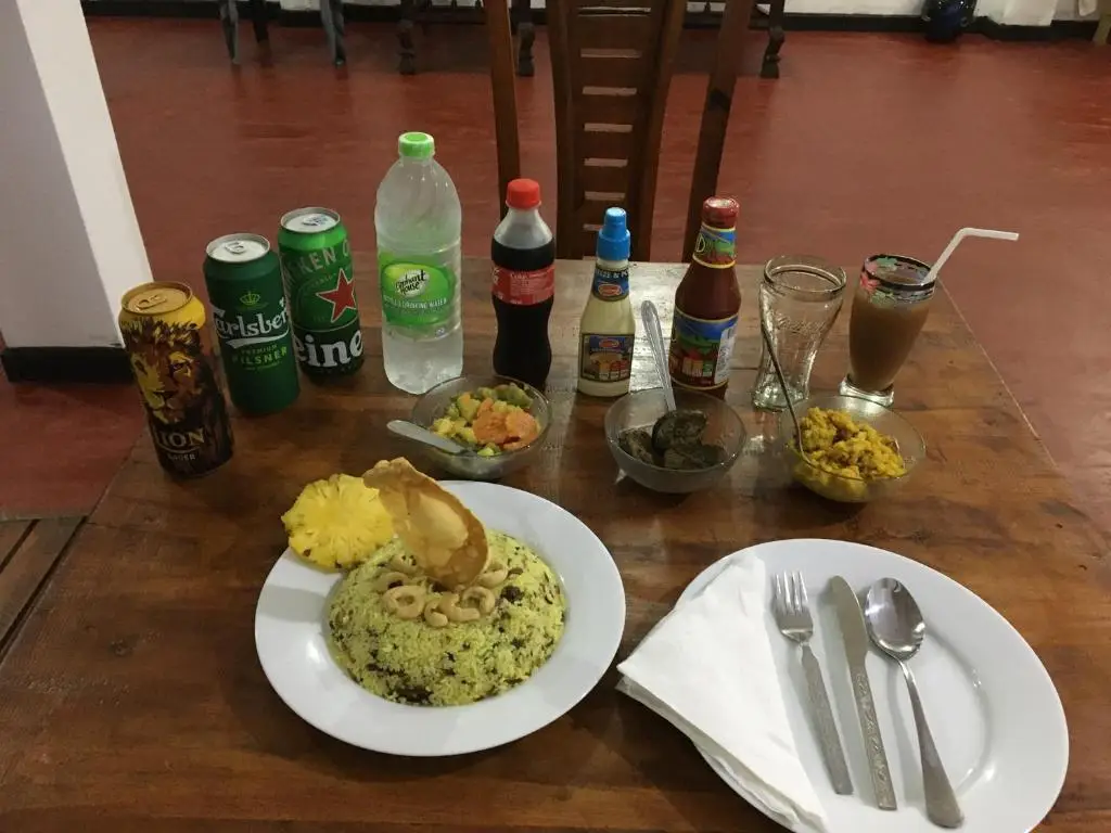 Хиккадува: Bawans Villa & Restaurant
